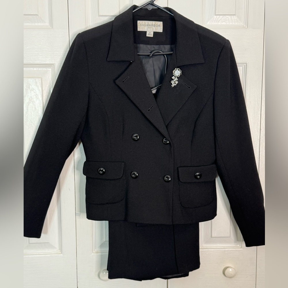 Ladies 2 piece skirt suit